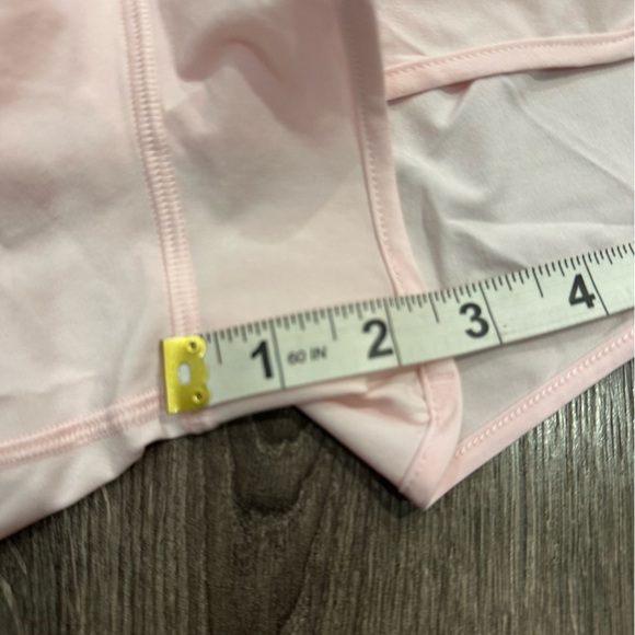 NEW Lululemon Women’s Hotty Hot Shorts 2.5 LR Strawberry Milkshake Sz 10 Running - Picture 8 of 8